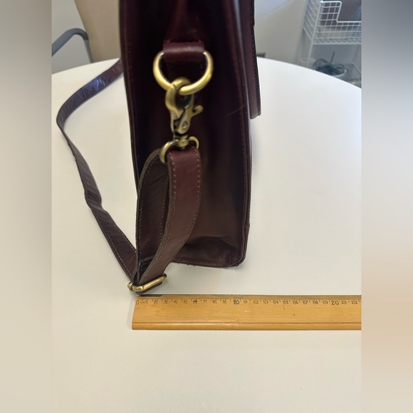 Canadian made genuine leather maroon laptop/shoulder bag - Picture 7 of 11